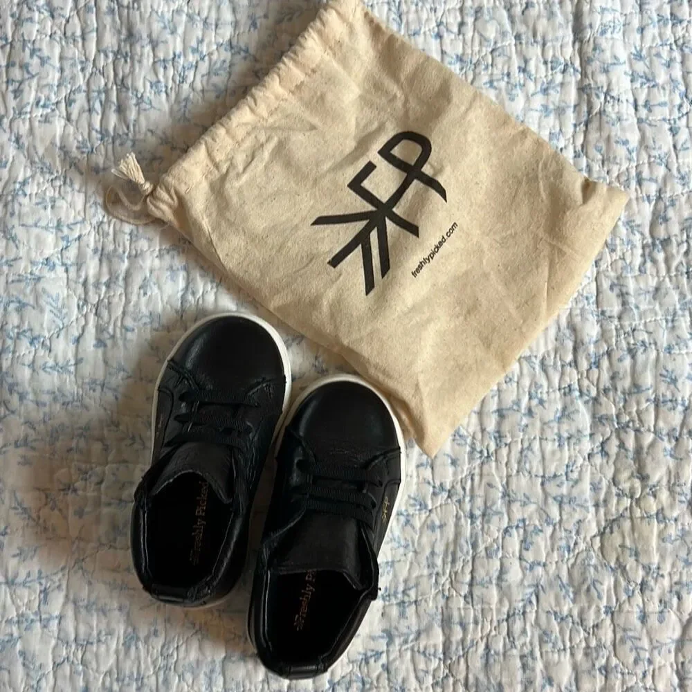 Freshly picked toddler 5 black‎ high top sneakers